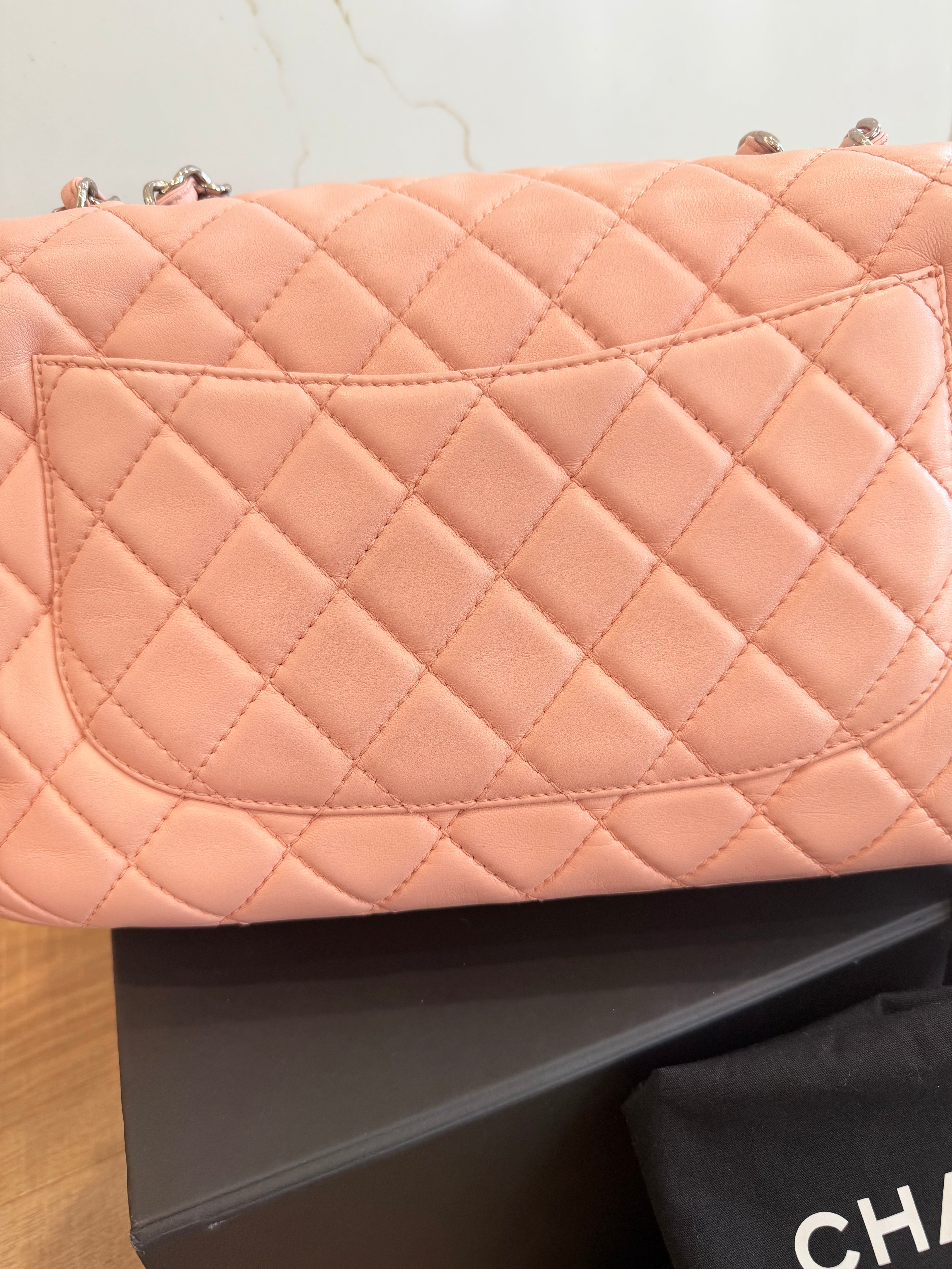 Chanel classic flap jumbo