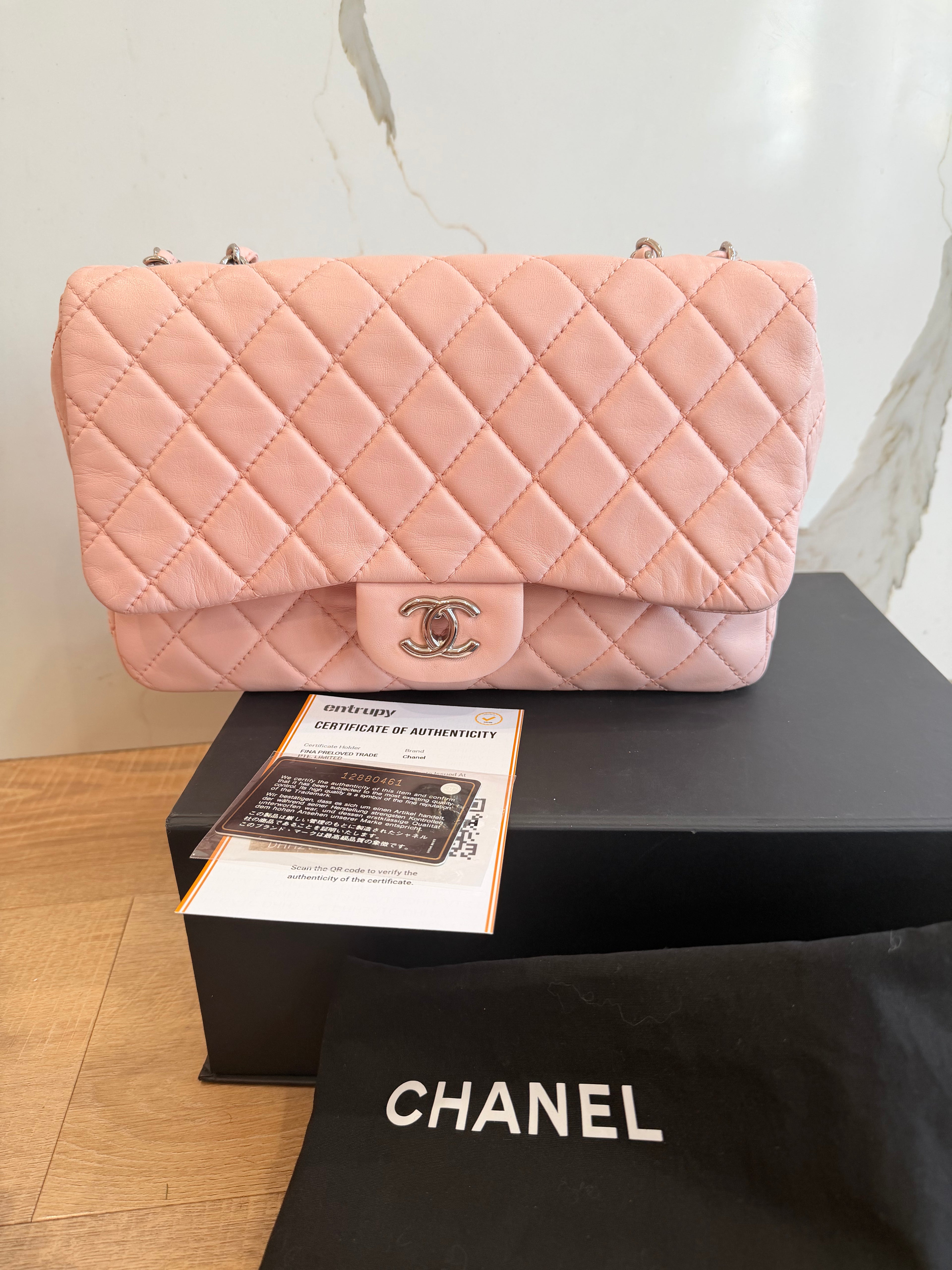 Chanel classic flap jumbo
